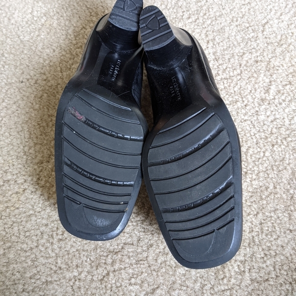 Black Bootie Heel - Picture 6 of 8